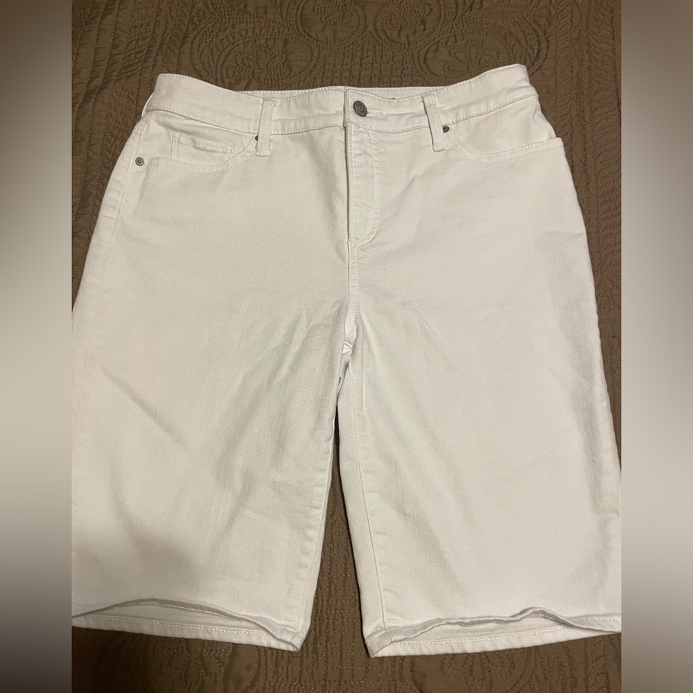 Chico’s So Slimming Girlfriend white Bermuda shorts. Size 10